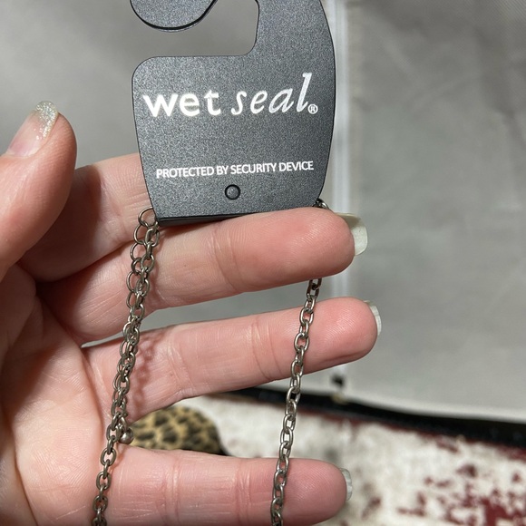 NWT Wet Seal Silver Tone And Faux Turquoise Necklace - Picture 3 of 4